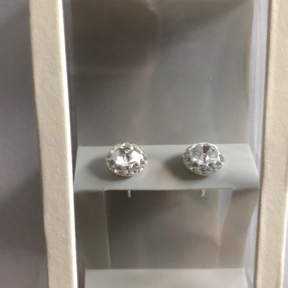 round stud - Picture 3 of 3